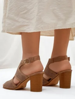 Buty Na Wielkie Wyjście|Sandały Na Słupku^Royalfashion Damskie sandały na słupku ażurowe Abetle jasny brązowy