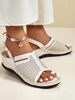 Sandały Na Koturnie^Royalfashion Damskie sandały na niskim koturnie Mira beżowy