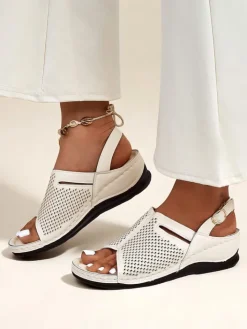 Sandały Na Koturnie^Royalfashion Damskie sandały na niskim koturnie Mira beżowy