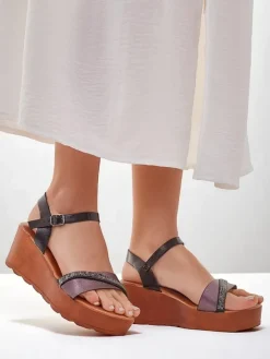 Sandały Na Koturnie^Royalfashion Damskie sandały na koturnie z cyrkoniami i brokatem Aurora Glow czarny