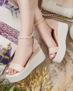 Sandały Na Koturnie^Royalfashion Damskie sandały na koturnie Elovia beżowy