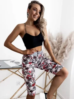 Spodenki 3/4|Krótkie Spodenki^Royalfashion Damskie spodenki 3/4 w m kolorze i w kwiaty biały