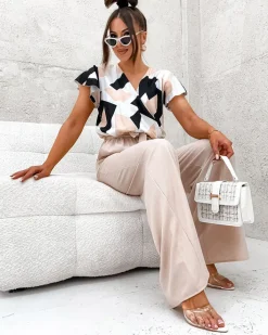 Kombinezony^Royalfashion Długi kombinezon damski z printem beżowy