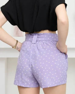 Szorty|Krótkie Spodenki^Royalfashion Fioletowe wzorzyste damskie materiałowe krótkie spodenki w kwiatki fioletowy