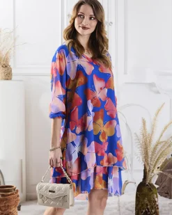 Sukienki Krótkie^Royalfashion Granatowa sukienka damska z printem i falbanką Granatowy