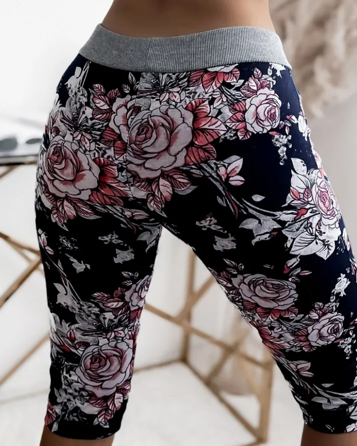 Spodenki 3/4|Krótkie Spodenki^Royalfashion Granatowo- koralowe damskie spodenki 3/4 z kwiatowym wzorem Granatowy