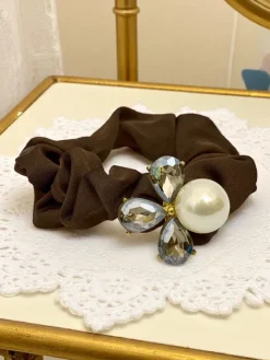 Akcesoria Do Włosów^Royalfashion Gumka do włosów z ozdobną perełką Pearl Satin brązowy