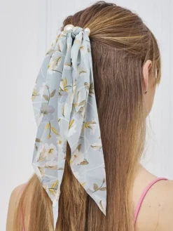 Akcesoria Do Włosów^Royalfashion Gumka do włosów ze wstążką w kwiatuszki i perełkami Florennea mięta