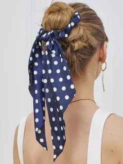 Akcesoria Do Włosów^Royalfashion Gumka do włosów ze wstążką w kropeczki Picolina Granatowy