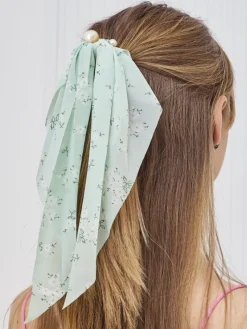 Akcesoria Do Włosów^Royalfashion Gumka do włosów ze wstążką w kwiatuszki i perełkami Perlissa mięta