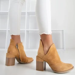 Botki Bez Ocieplenia|Botki Na Słupku^Royalfashion Jasnobrązowe damskie botki na słupku z wycięciami Cintura brązowy