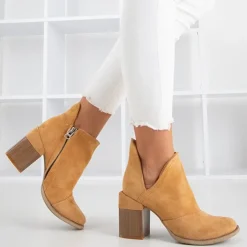 Botki Bez Ocieplenia|Botki Na Słupku^Royalfashion Jasnobrązowe damskie botki na słupku z wycięciami Cintura brązowy