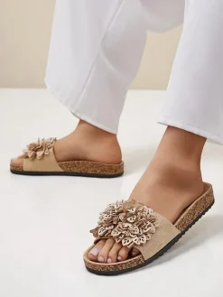 Ugc|Klapki Płaskie^Royalfashion Klapki damskie z kwiatuszkami Occes beżowy