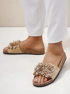 Ugc|Klapki Płaskie^Royalfashion Klapki damskie z kwiatuszkami Occes beżowy