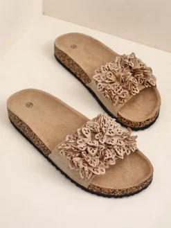Ugc|Klapki Płaskie^Royalfashion Klapki damskie z kwiatuszkami Occes beżowy