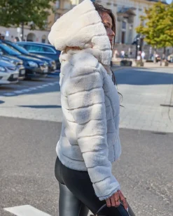 Kurtki / Marynarki / Płaszcze^Royalfashion owa kurtka damska z imitacji futra krem