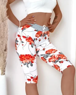 Spodenki 3/4|Krótkie Spodenki^Royalfashion Kwiatowe spodenki damskie 3/4 w kolorze biało- m czerwony