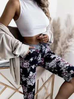 Spodenki 3/4|Krótkie Spodenki^Royalfashion Kwiatowe spodenki damskie 3/4 w kolorze granatowo- różowym Granatowy