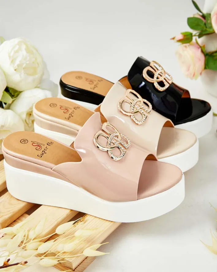 Klapki Na Obcasie^Royalfashion Lakierowane damskie klapki na koturnie Sailla różowy