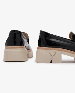 Mokasyny Na Płaskiej Podeszwie|Półbuty^Royalfashion Lakierowane czarne mokasyny z kolorowymi kamyczkami Sarix czarny