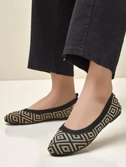 Baleriny Klasyczne^Royalfashion Materiałowe damskie baleriny z geometrycznym printem Metric czarny