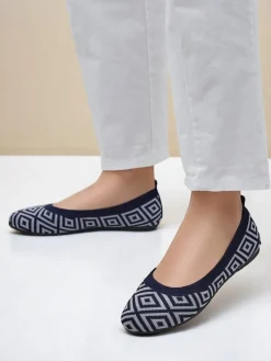 Baleriny Klasyczne^Royalfashion Materiałowe damskie baleriny z geometrycznym printem Metric Granatowy