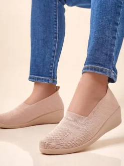 Mokasyny Na Obcasie^Royalfashion Mokasyny damskie na niskim koturnie Epoles Jasny róż