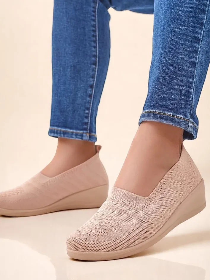 Mokasyny Na Obcasie^Royalfashion Mokasyny damskie na niskim koturnie Epoles Jasny róż