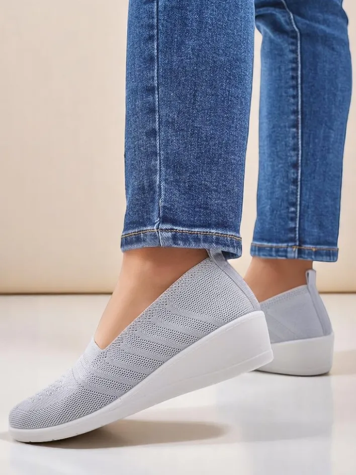 Mokasyny Na Obcasie^Royalfashion Mokasyny damskie na niskim koturnie Epoles Jasny szary