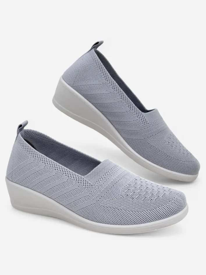 Mokasyny Na Obcasie^Royalfashion Mokasyny damskie na niskim koturnie Epoles Jasny szary