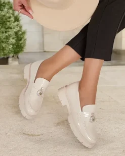 Półbuty|Mokasyny Na Płaskiej Podeszwie^Royalfashion Mokasyny damskie lakierowane Bemies beżowy