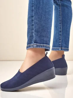 Mokasyny Na Obcasie^Royalfashion Mokasyny damskie na niskim koturnie Epoles Granatowy