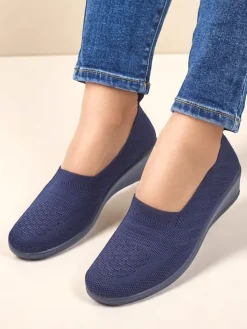 Mokasyny Na Obcasie^Royalfashion Mokasyny damskie na niskim koturnie Epoles Granatowy