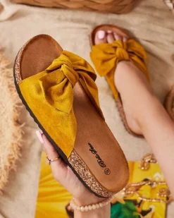 Klapki Płaskie^Royalfashion Musztardowe damskie eko-zamszowe klapki z kokardką Maqelia żółty