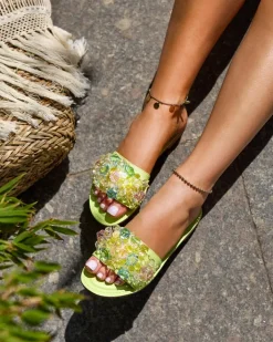 Klapki Płaskie^Royalfashion Neonowe zielone damskie klapki z kolorowymi kryształkami Bling Breeze zielony