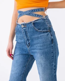 Jeansy^Royalfashion Niebieskie damskie spodnie jeansowe boyfriendy z ozdobnym paskiem