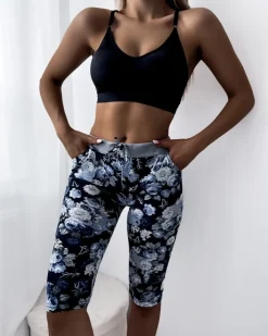 Spodenki 3/4|Krótkie Spodenki^Royalfashion Niebieskie damskie spodenki 3/4 z kwiatowym wzorem Ecru