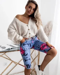 Spodenki 3/4|Krótkie Spodenki^Royalfashion Niebiesko- różowe spodenki damskie 3/4 z printem Ecru