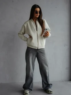 Bluzy^Royalfashion Rozpinana bluza typu bomberka beżowy