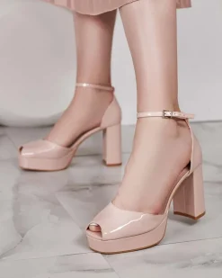 Buty Na Wielkie Wyjście|Sandały Na Słupku^Royalfashion Sandały damskie na słupku lakierowane Lefeyoa beżowy