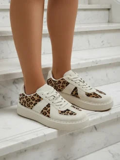 Sneakersy^Royalfashion Sportowe sneakersy damskie z printem w panterkę Big Cat jasny brązowy