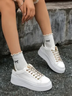 Sneakersy^Royalfashion Sportowe sneakersy damskie z ozdobnymi sznurówkami Eone biały