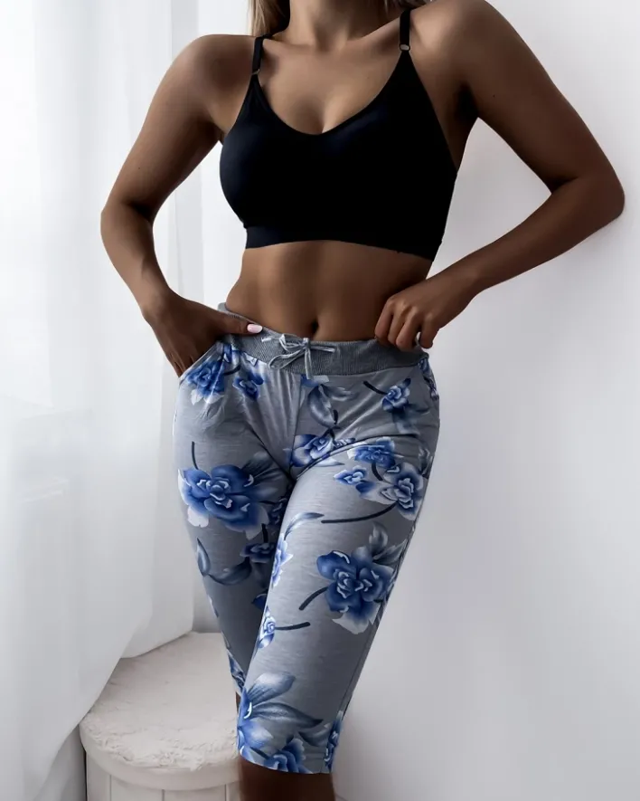 Spodenki 3/4|Krótkie Spodenki^Royalfashion Szare damskie spodenki 3/4 z kwiatowym wzorem gołębi szary