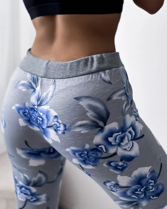 Spodenki 3/4|Krótkie Spodenki^Royalfashion Szare damskie spodenki 3/4 z kwiatowym wzorem gołębi szary