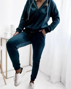 Spodnie Dresowe|Bluzy^Royalfashion Turkusowy damski komplet dresowy z naszywką Ecru