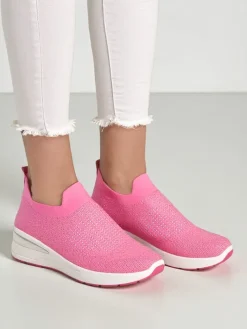 Sneakersy^Royalfashion Wsuwane sneakersy damskie na koturnie z cyrkoniami Qelavise różowy