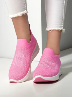 Sneakersy^Royalfashion Wsuwane sneakersy damskie na koturnie z cyrkoniami Qelavise różowy