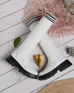 Kozaki Na Płaskim Obcasie|Kozaki Bez Ocieplenia^Royalfashion Wysokie wsuwane kozaki damskie w kolorze ecru Alerpi krem