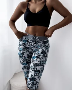 Spodenki 3/4|Krótkie Spodenki^Royalfashion Wzorzyste spodenki damskie 3/4 w kolorze biało- turkusowym biały