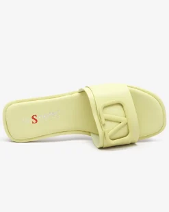 Klapki Płaskie^Royalfashion Zielone damskie klapki z eko skóry Cartec zielony